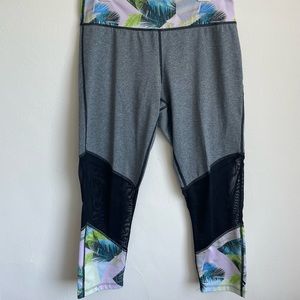 Capri Workout Leggings, Size Small